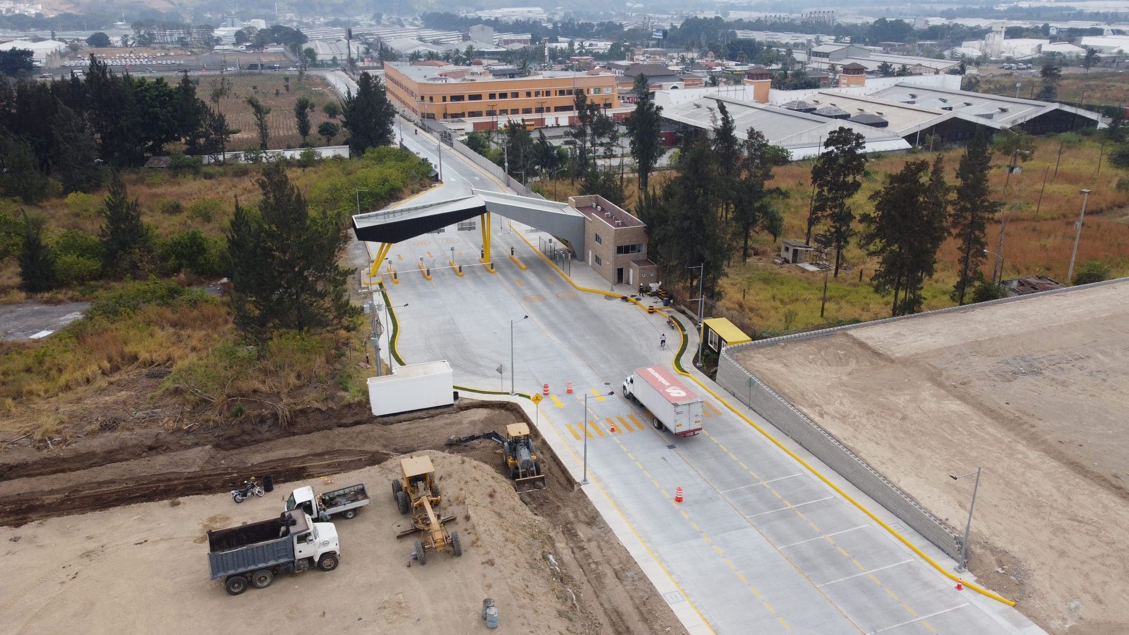 Proyecto industrial y bodega con recubrimiento profesional