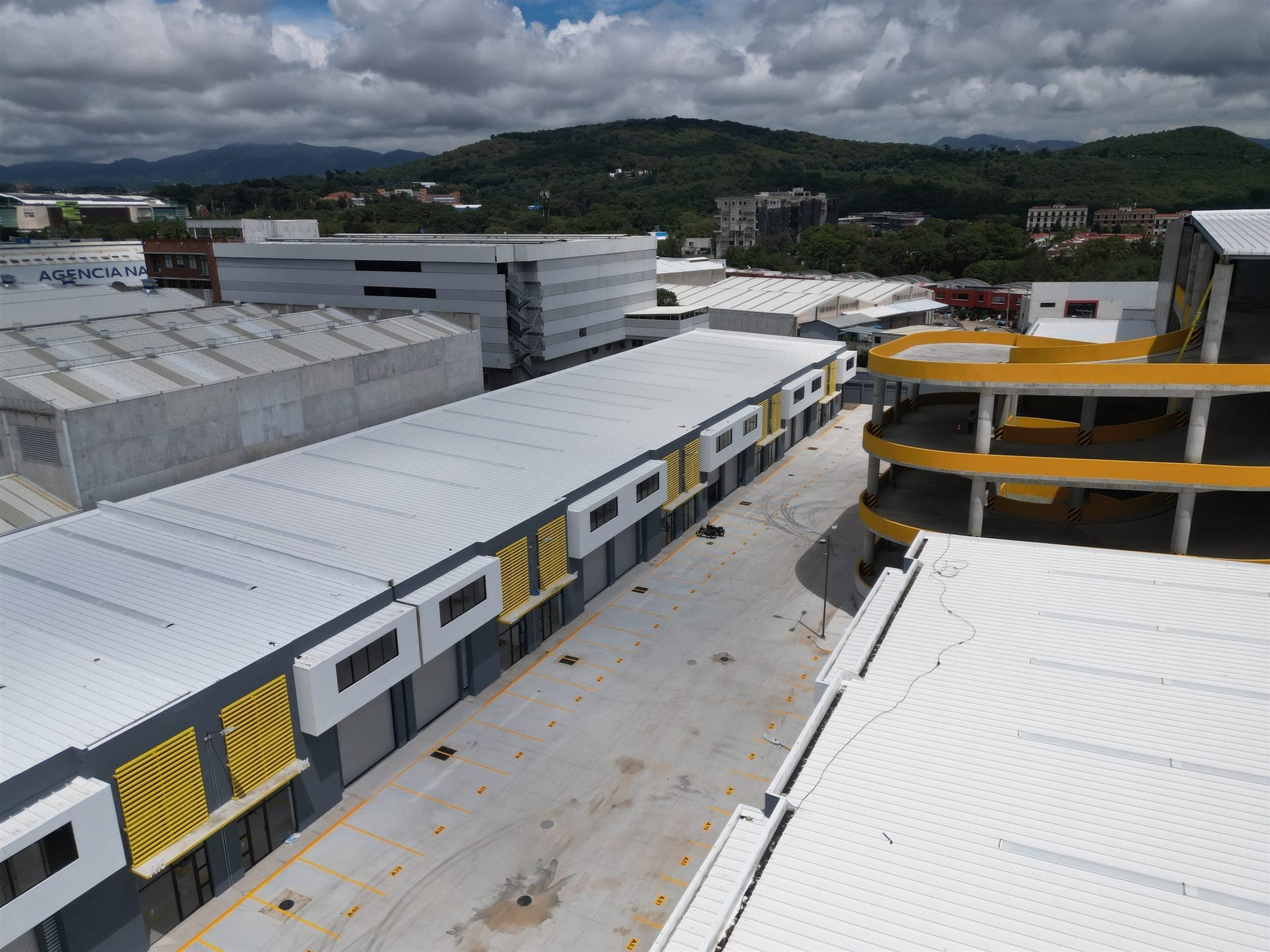 Proyecto vertical con protección exterior contra humedad